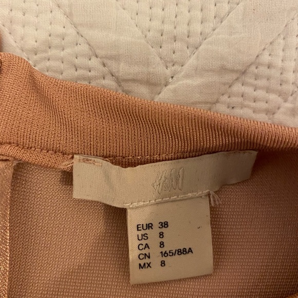 H&M trend dress- Size 8 - Beize - Bodycon style - Picture 3 of 3